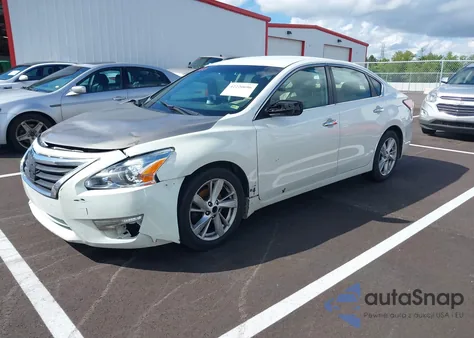 2015 Nissan Altima 2.5 Sv z USA, uszkodzony, nr VIN 1N4AL3AP7FC221259